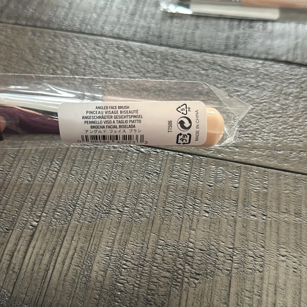 Bare Minerals makeup brushes - Picture 3 of 5